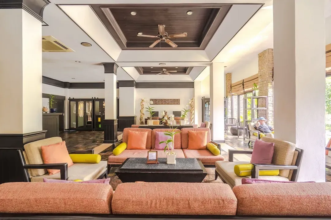Lobby lounge