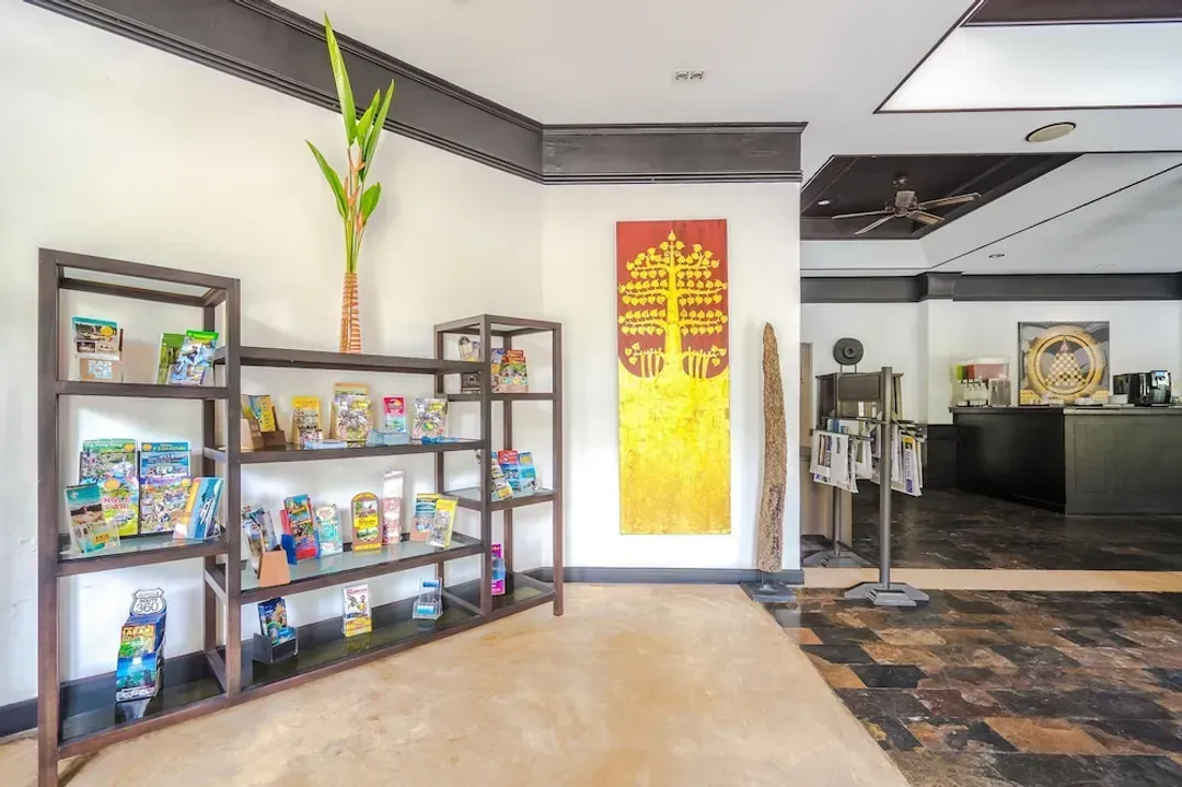 Lobby lounge