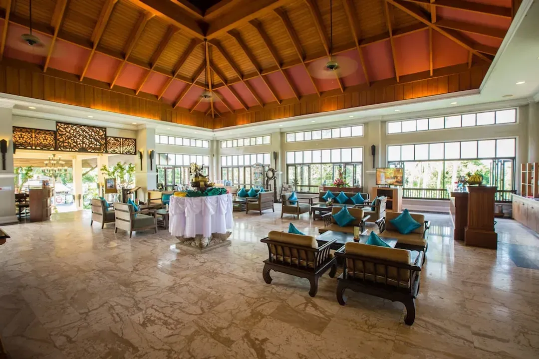 Lobby lounge