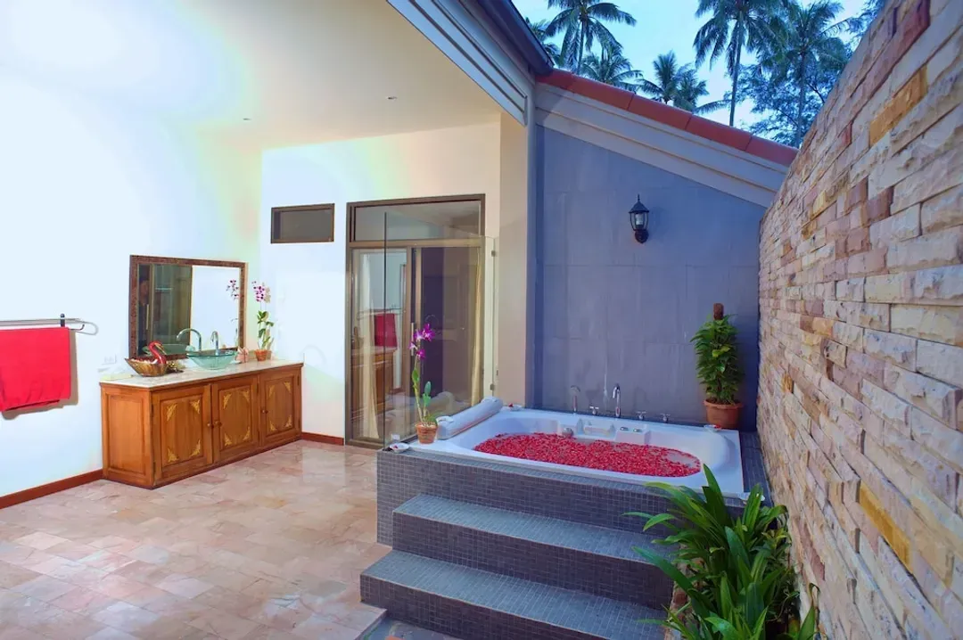 Jetted tub