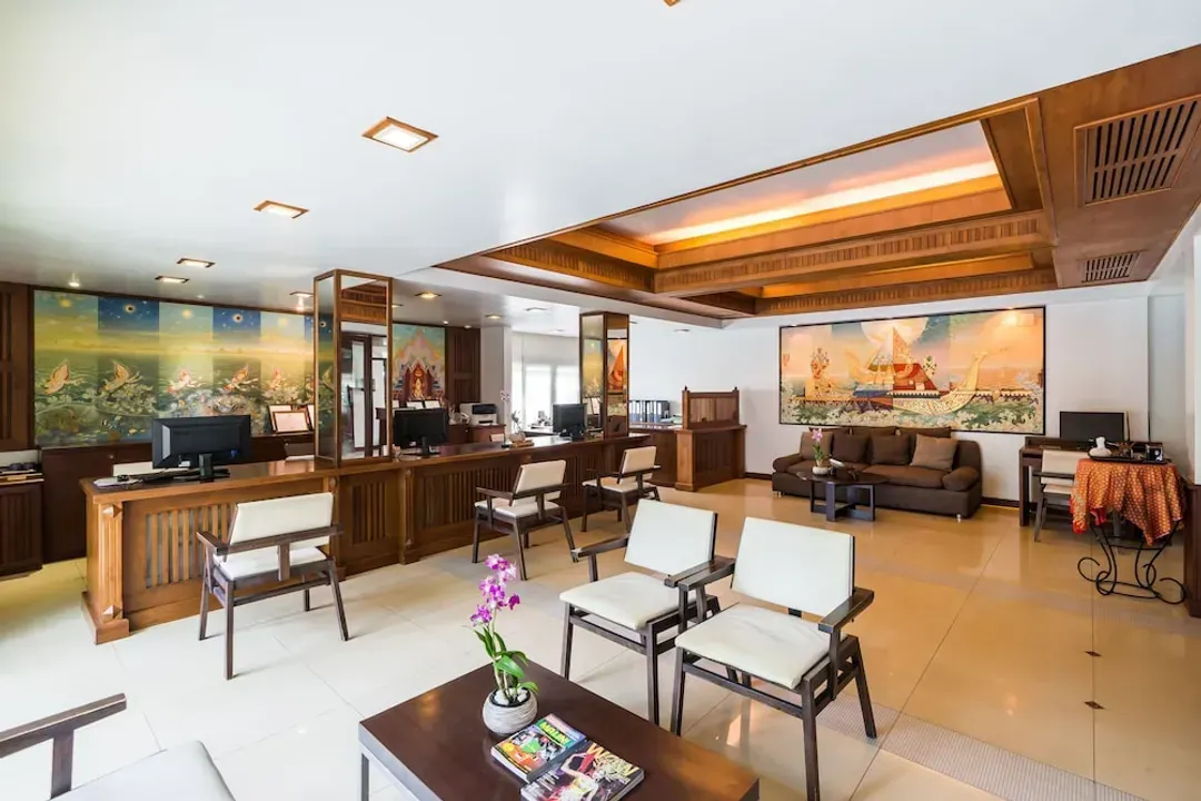 Lobby lounge