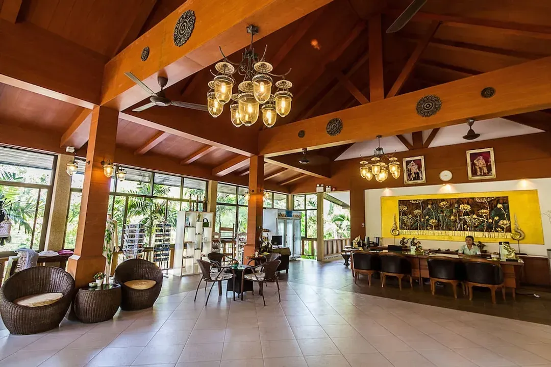 Lobby lounge
