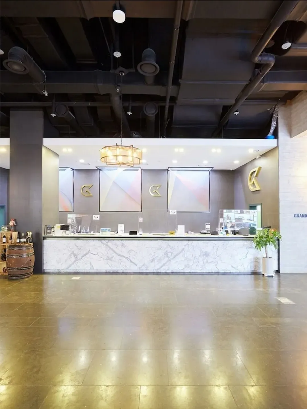 Concierge desk