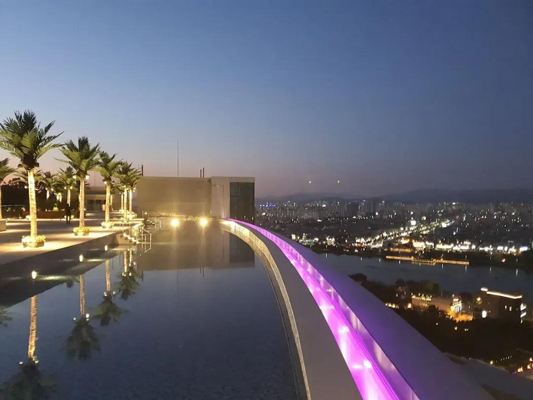 Infinity pool