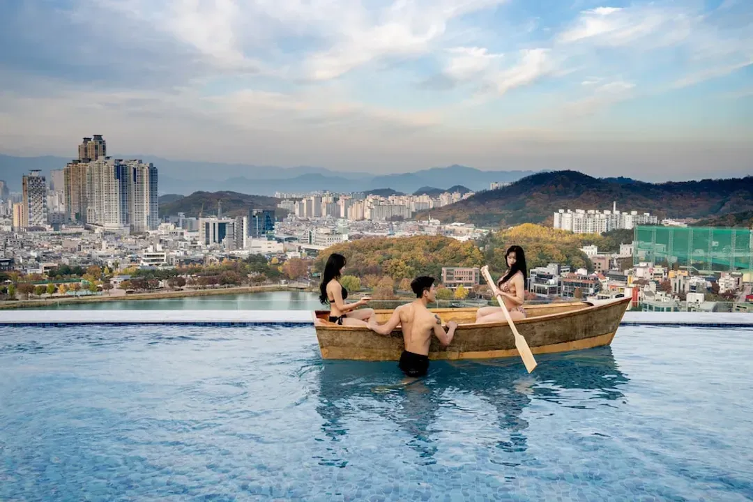 Infinity pool