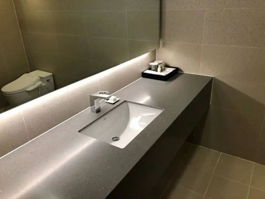 Bathroom sink