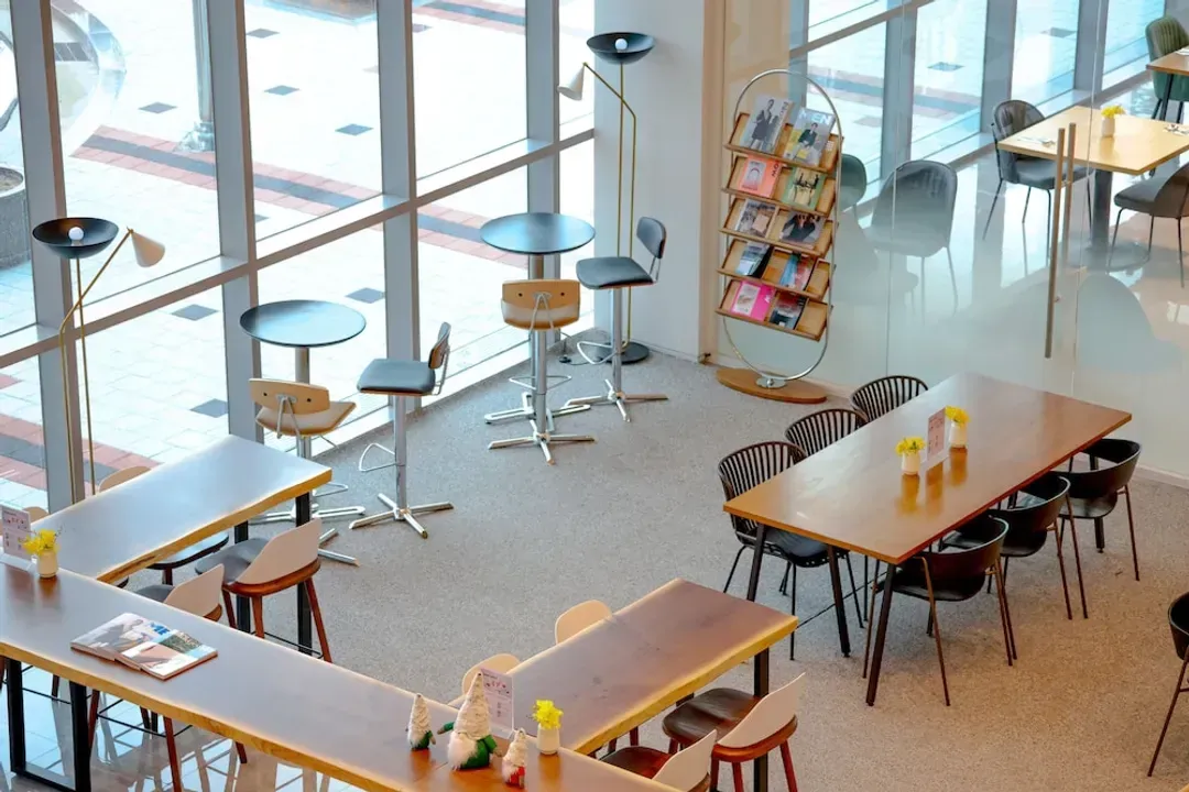 Lobby lounge