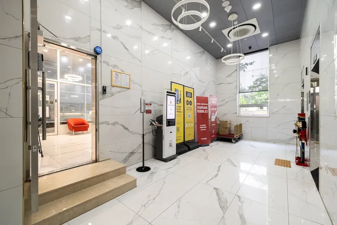 Check-in/check-out kiosk