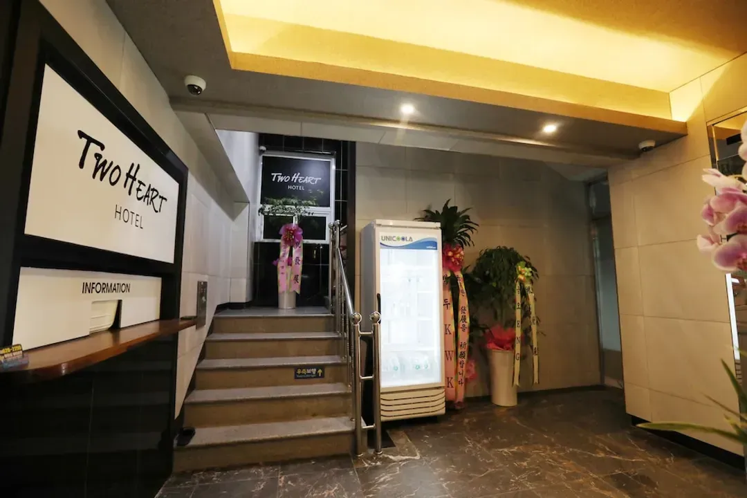 Check-in/check-out kiosk