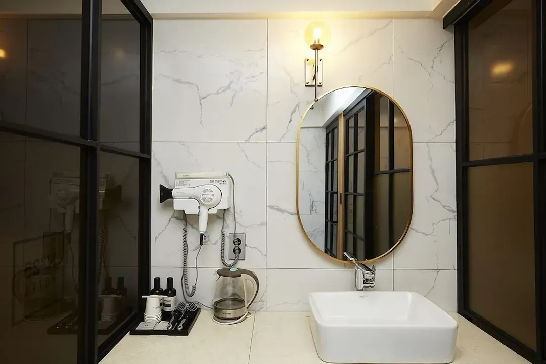Bathroom sink