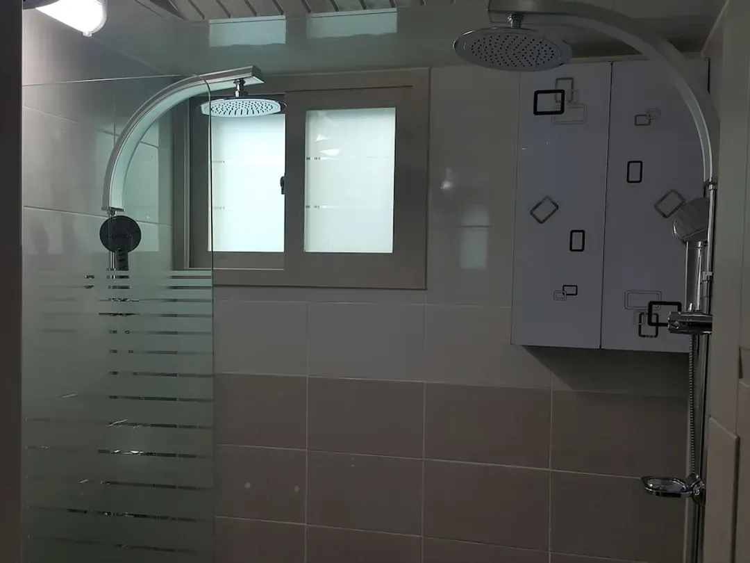 Bathroom shower