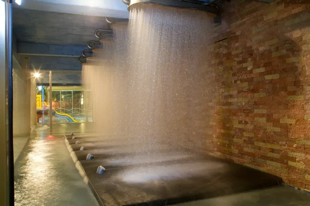 Indoor spa tub