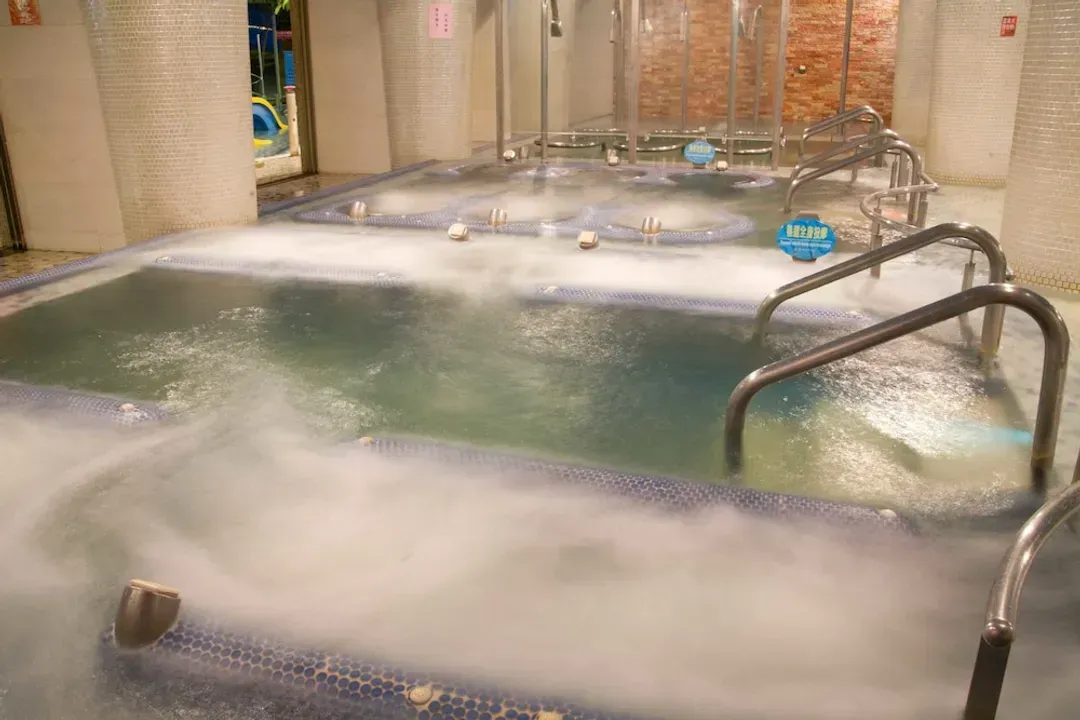 Indoor spa tub