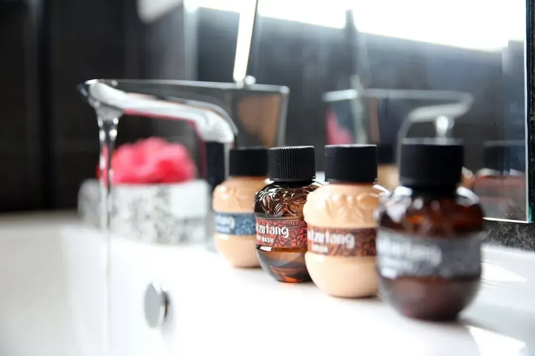 Bathroom amenities