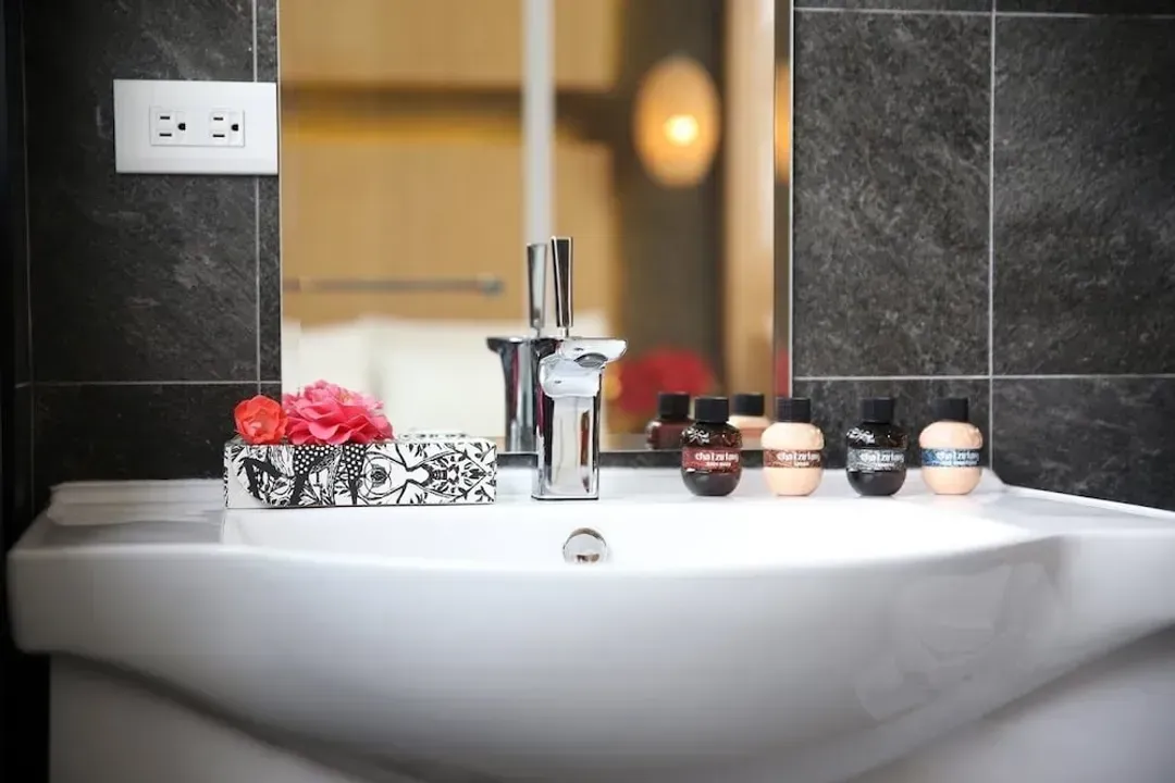 Bathroom sink