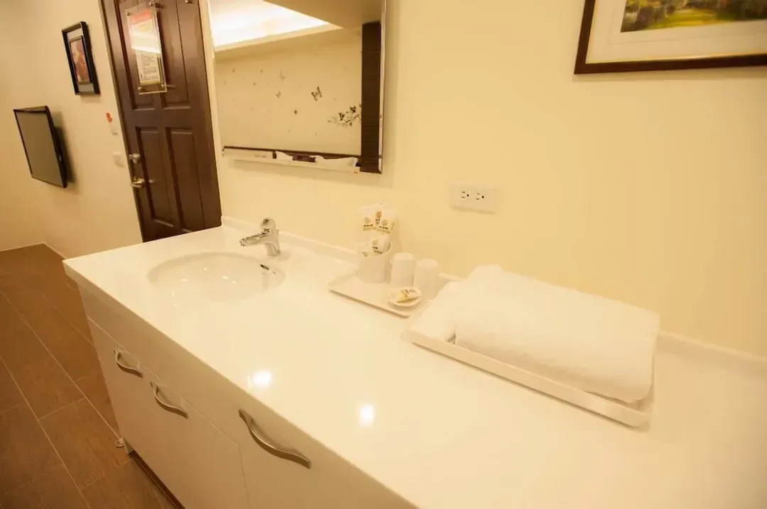 Bathroom sink