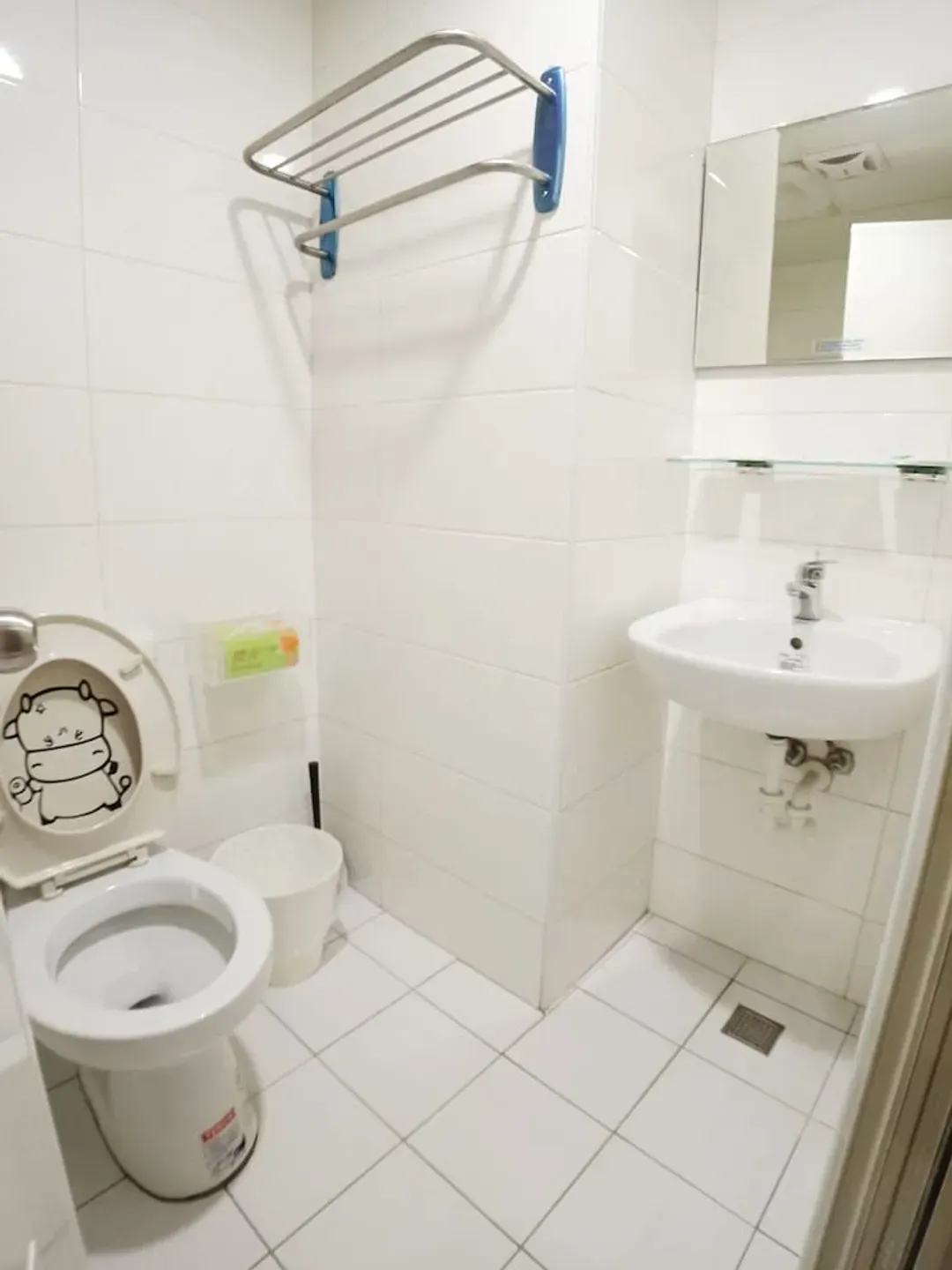 Bathroom sink