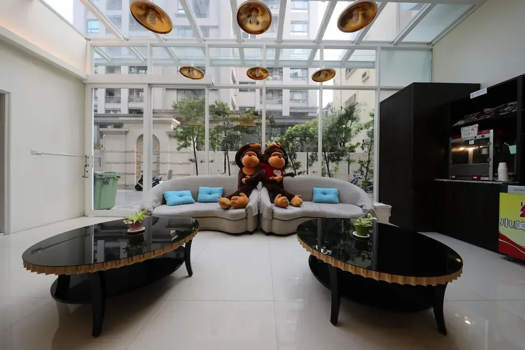 Lobby lounge
