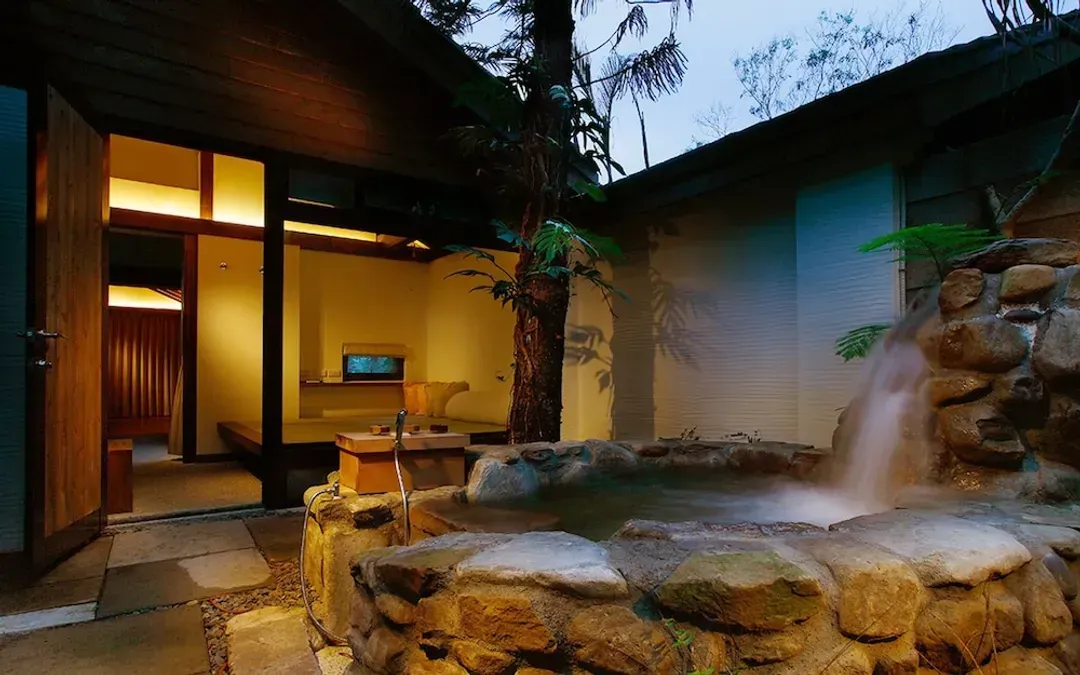 Deep soaking bathtub
