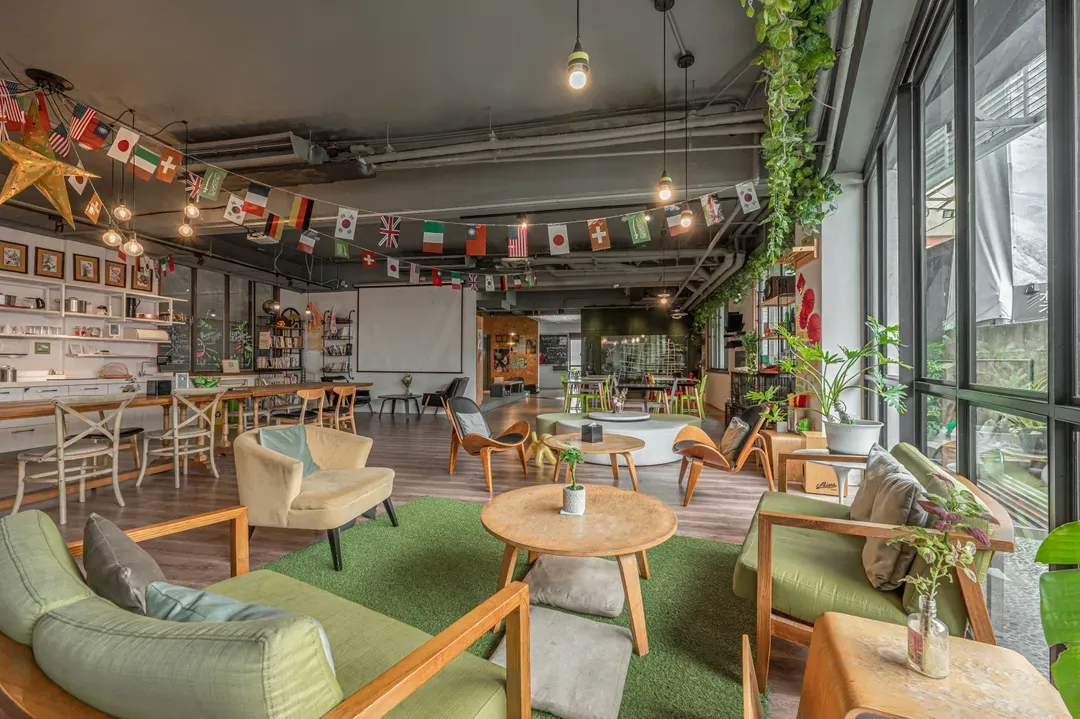 라이트 호스텔 (Light hostel)