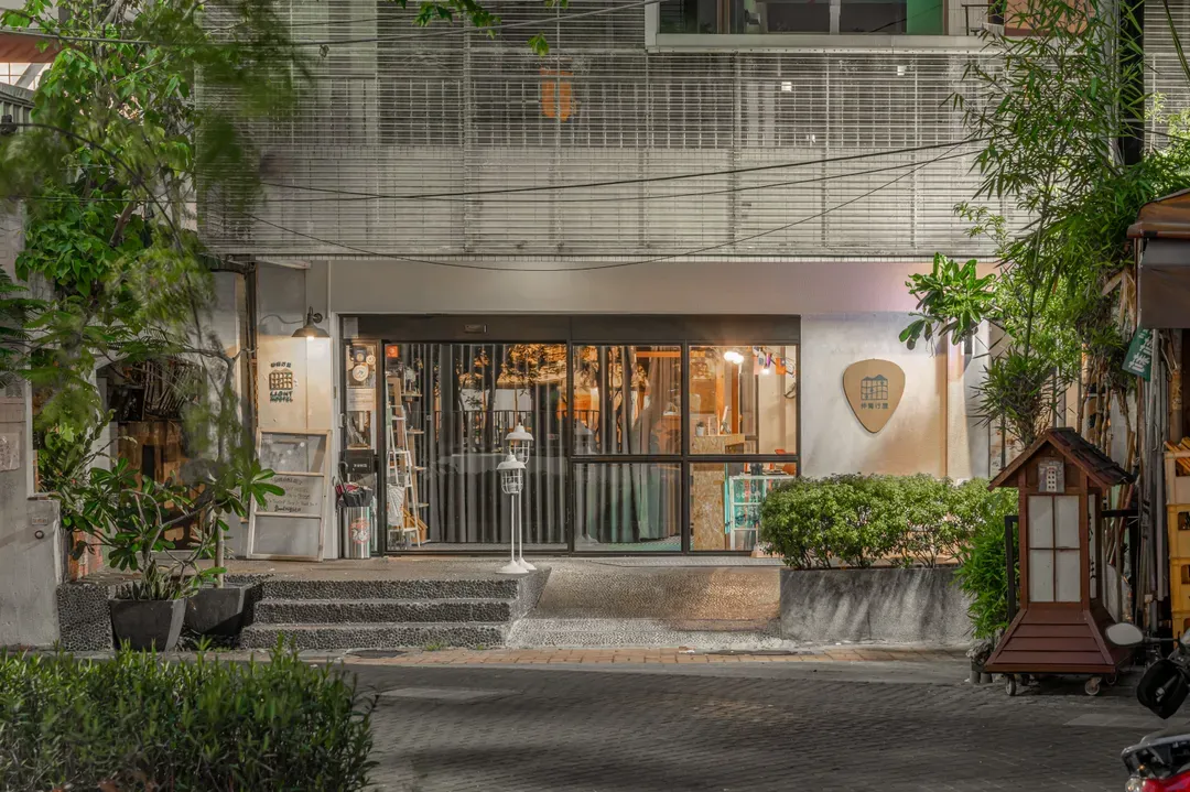 라이트 호스텔 (Light hostel)