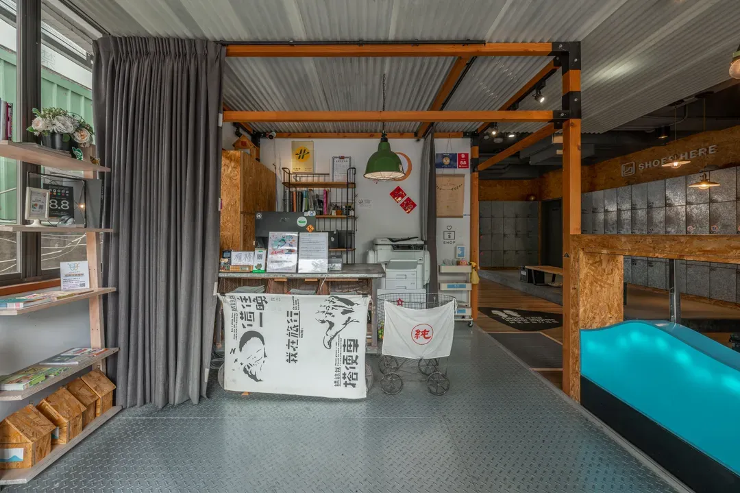 라이트 호스텔 (Light hostel)