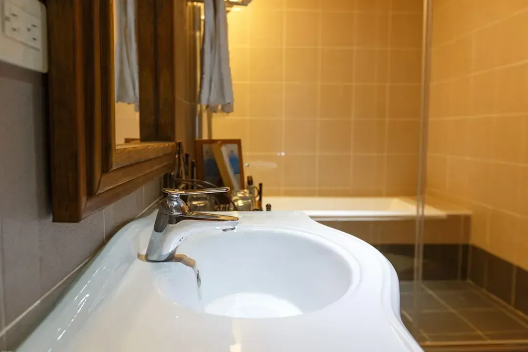 Bathroom sink
