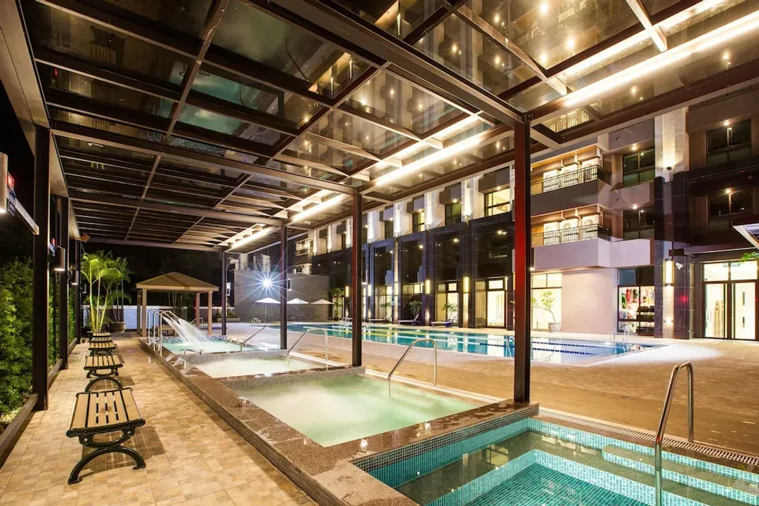 Indoor spa tub