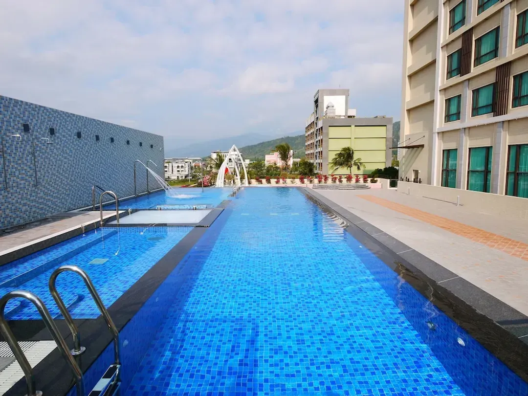 Infinity pool