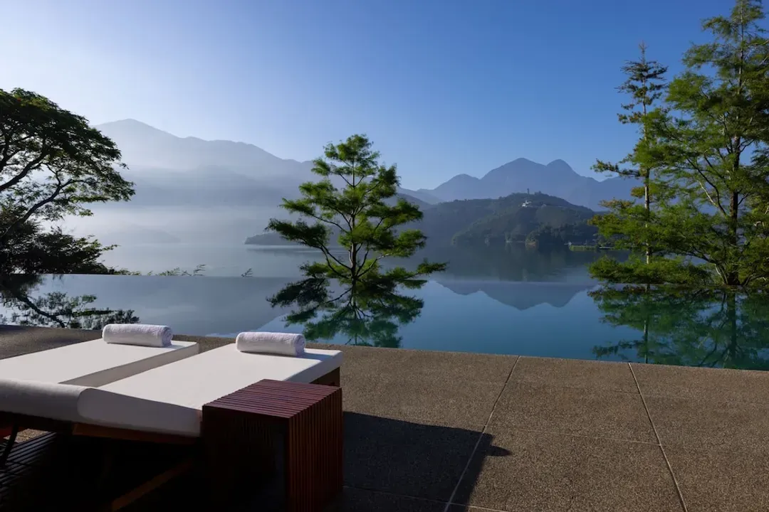 Infinity pool