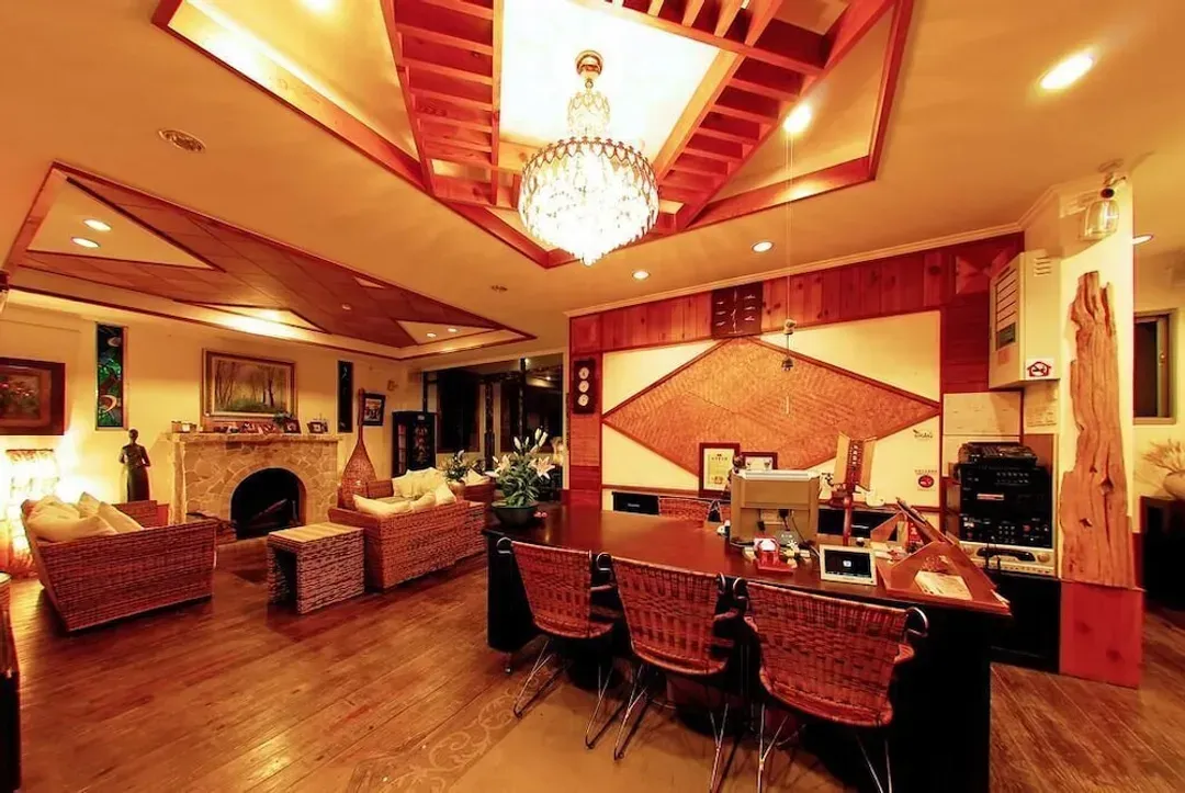 Lobby lounge