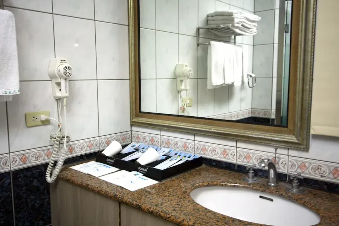 Bathroom sink