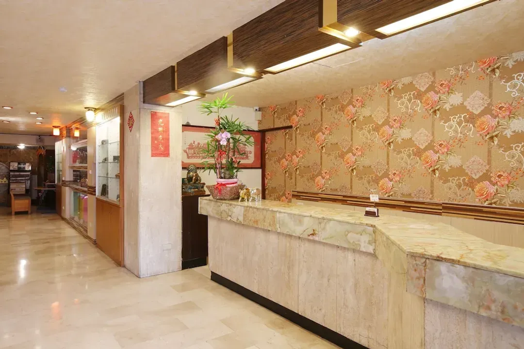 Check-in/check-out kiosk