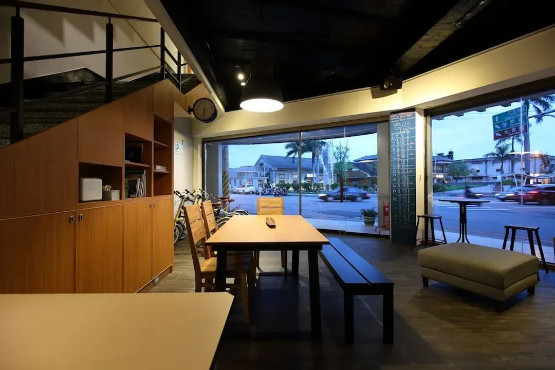 Lobby lounge