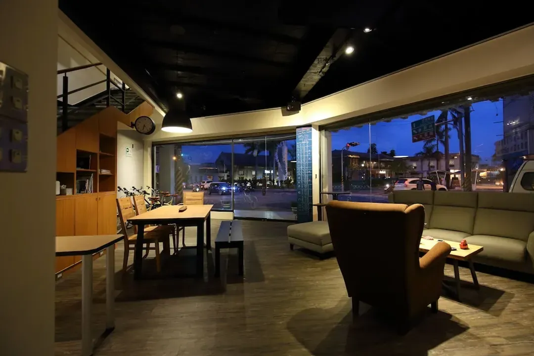 Lobby lounge