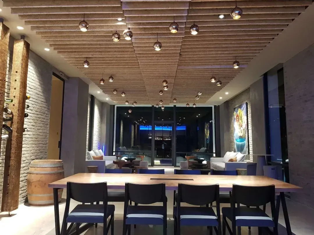 Lobby lounge