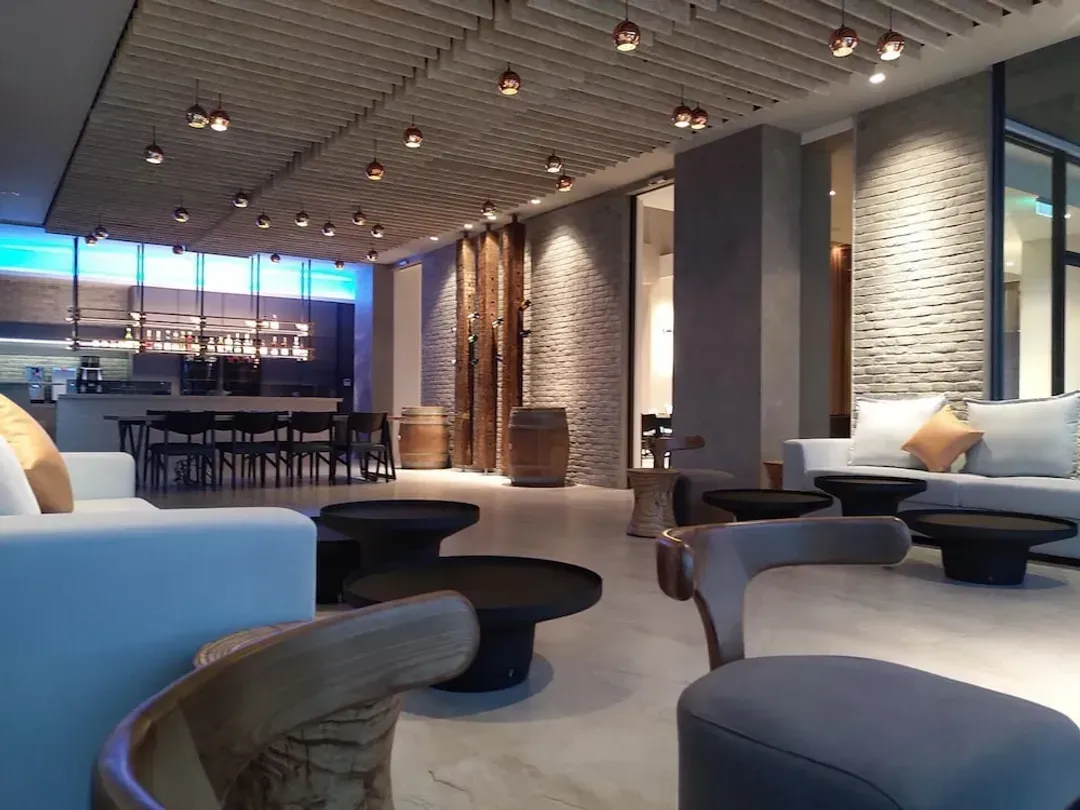 Lobby lounge