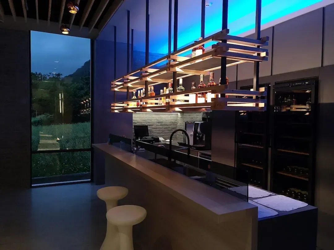 Lobby lounge