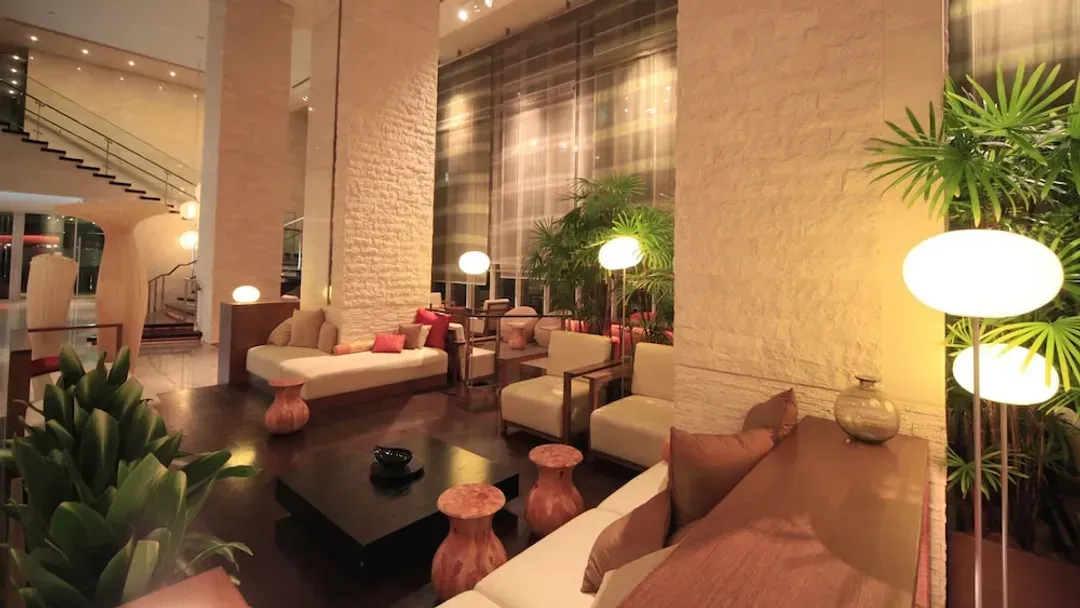 Lobby lounge