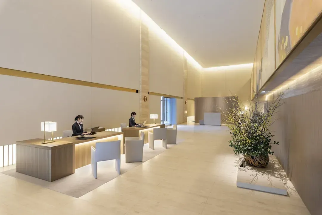 Lobby lounge