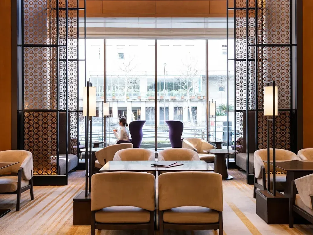 Lobby lounge