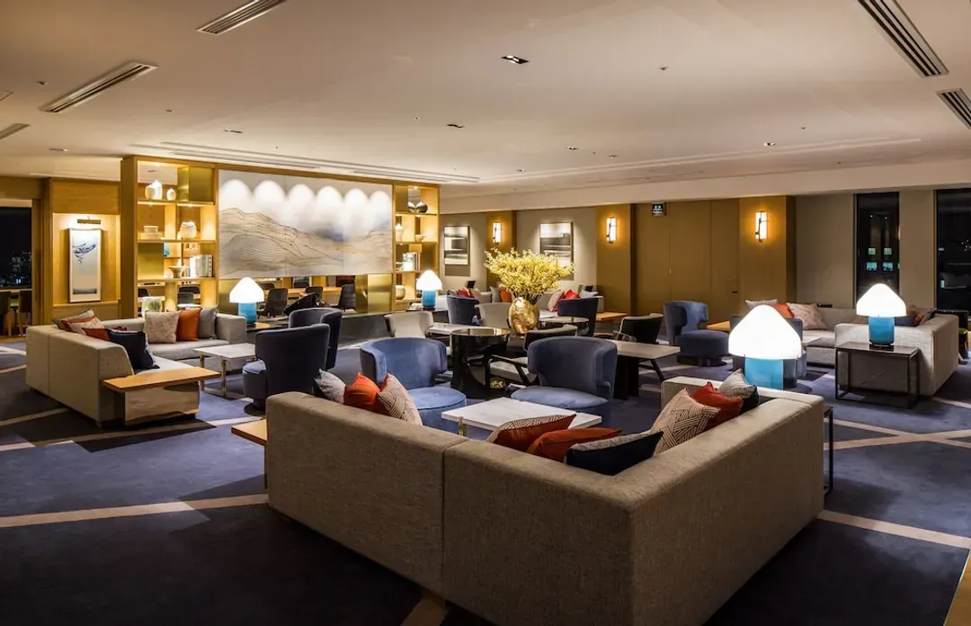 Lobby lounge