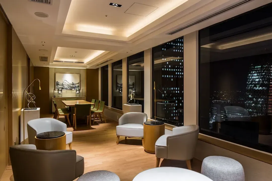 Lobby lounge