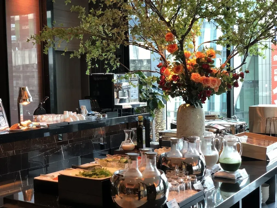Lobby lounge