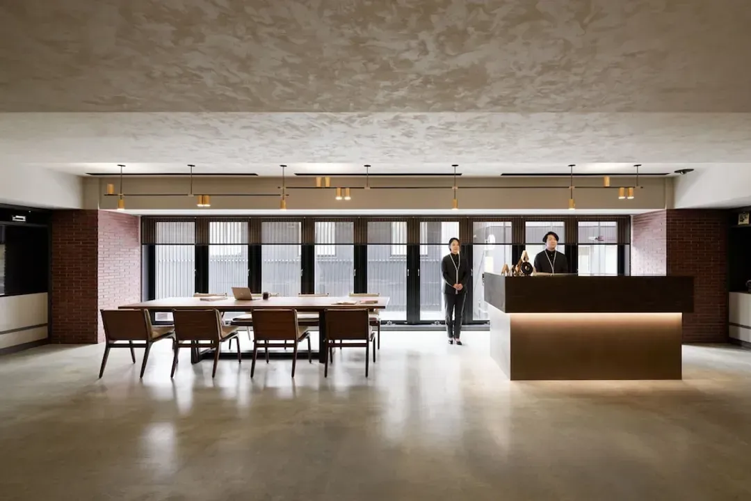 Lobby lounge