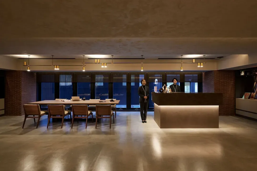 Lobby lounge