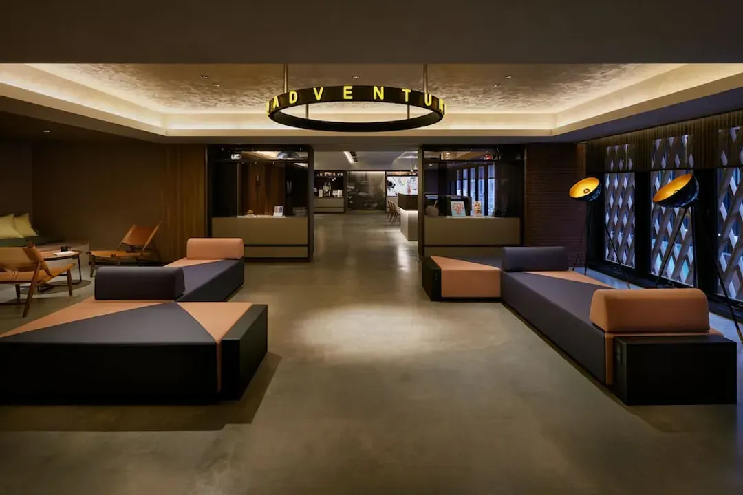 Lobby lounge