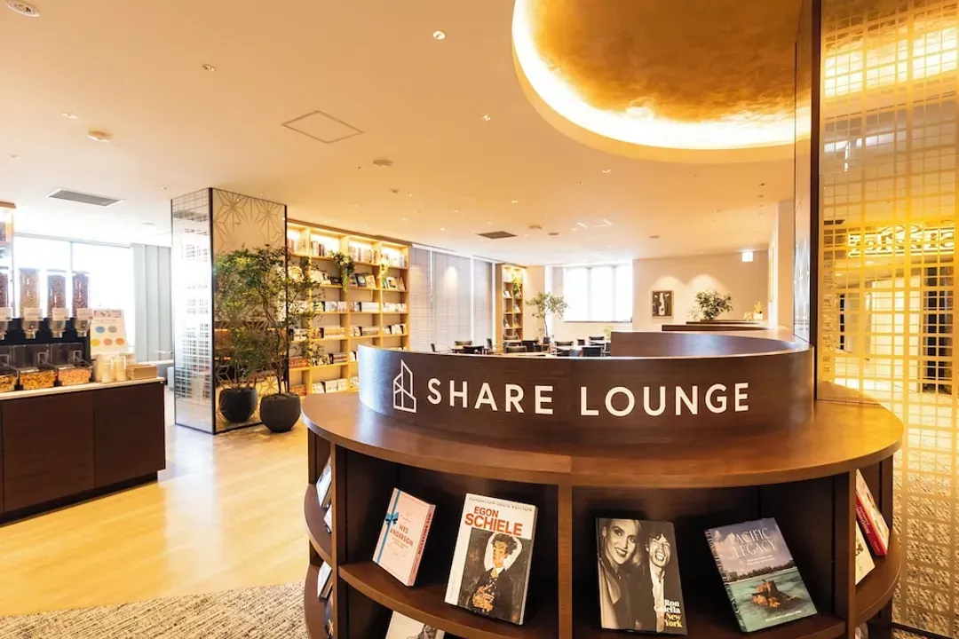 Lobby lounge