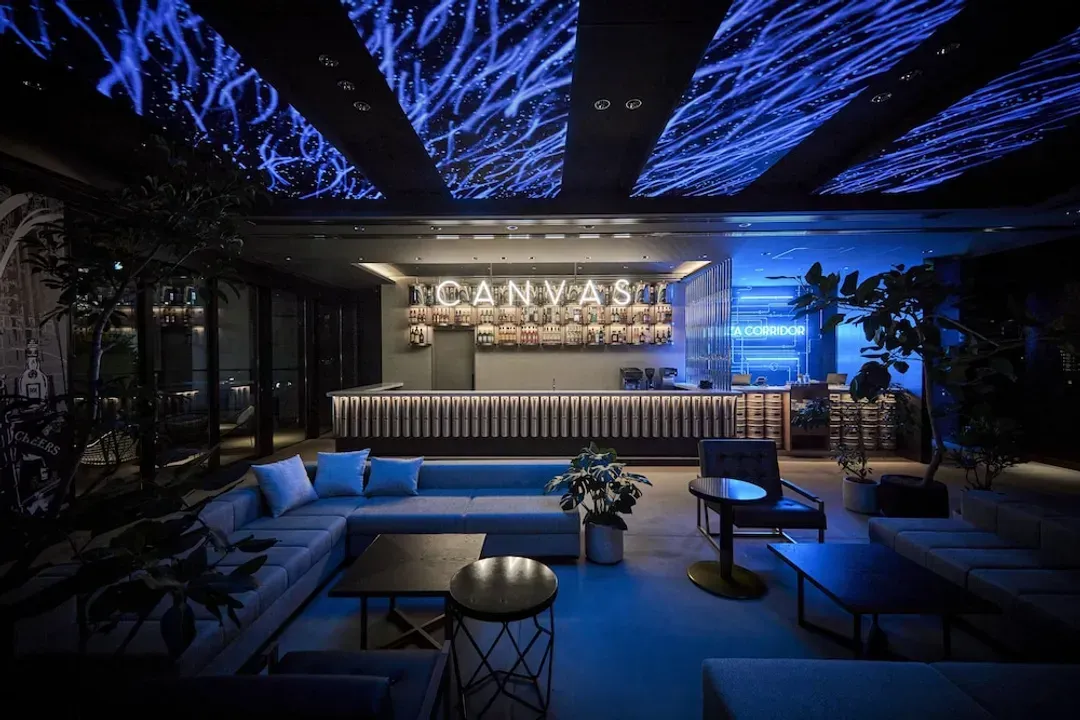 Lobby lounge