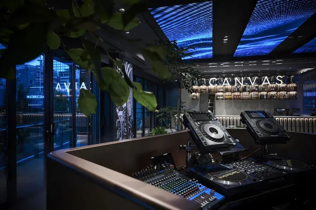 Lobby lounge
